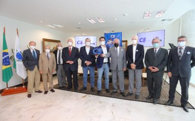 Pró Paraná prestigia entrega de troféu do CIEE ao governador Ratinho Júnior